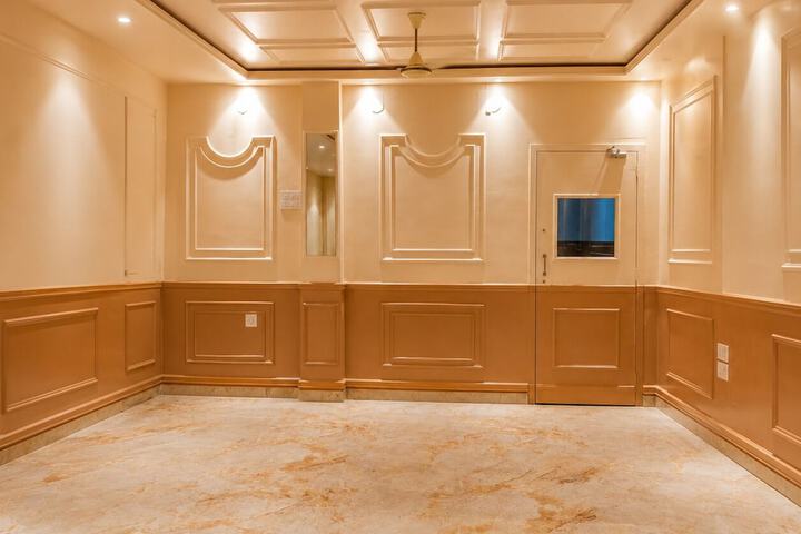 Ballroom/Hall 68 of 74