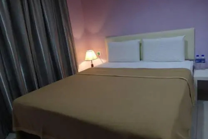 Room 3 of 6
