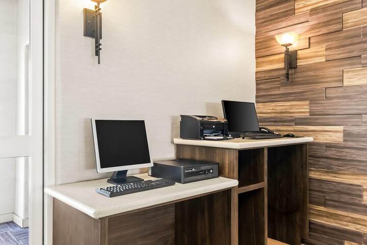 Business Center 45 of 56