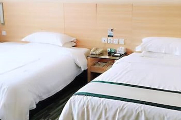 Room 7 of 8
