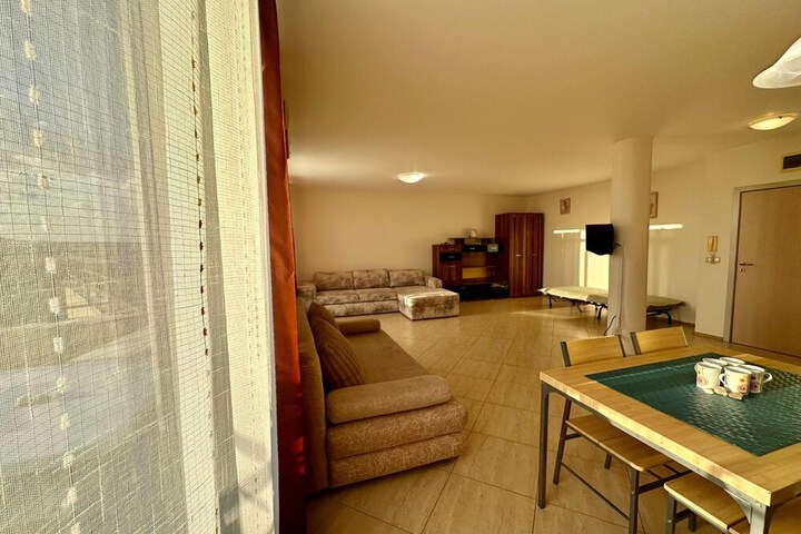 Room 13 of 151