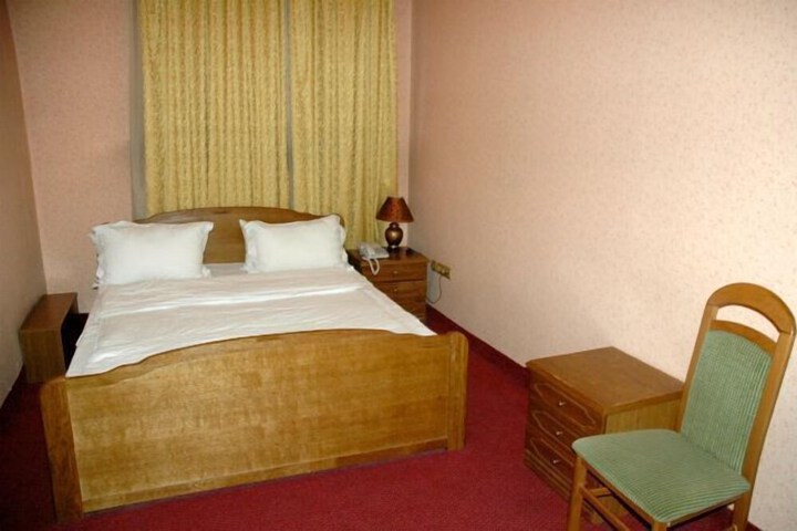 Room 10 of 30