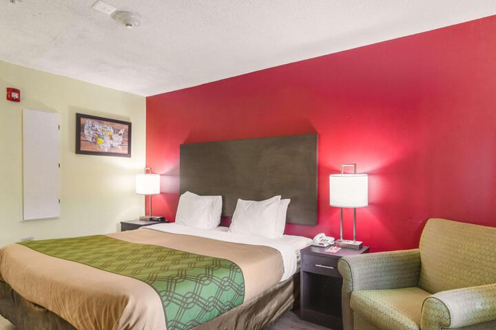 1 King Bed Ground Floor Exterior Entrance Couch Microwave and Refrigerator WiFi Contin (7 of 16)