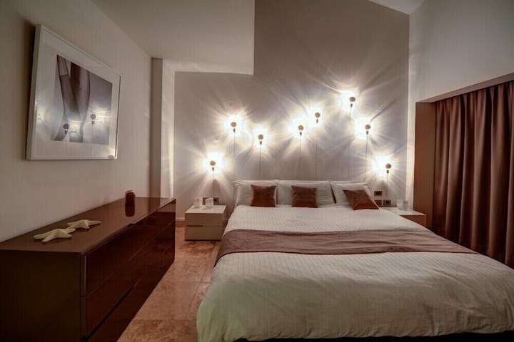 Room 34 of 230