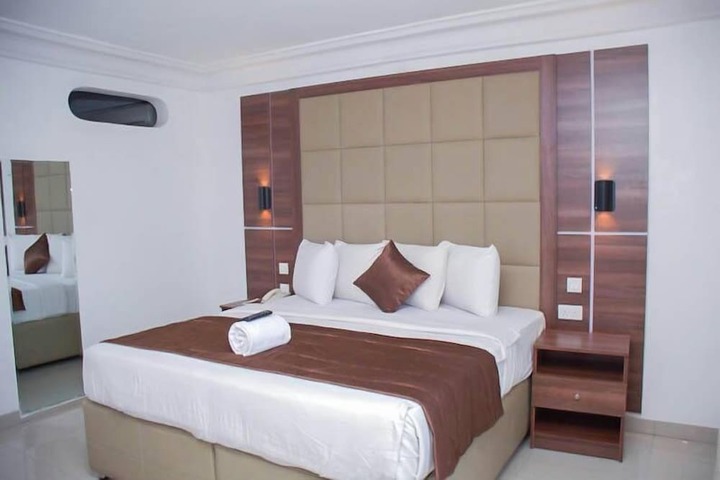 Room 9 of 19