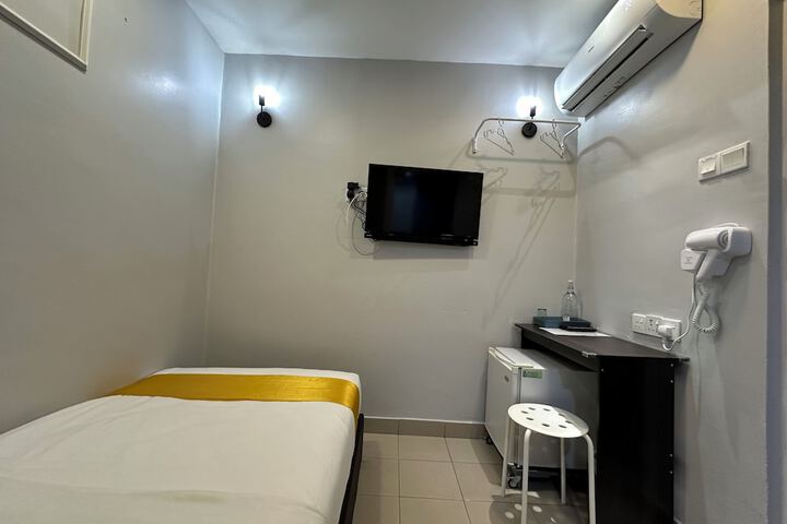 Room 65 of 80