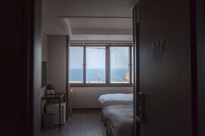 Room 16 of 37