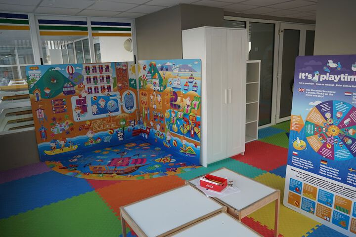 Room 32 of 53