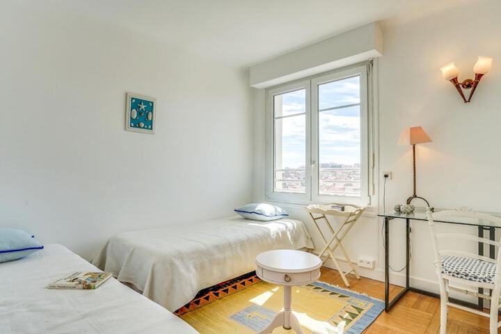 Room 9 of 21