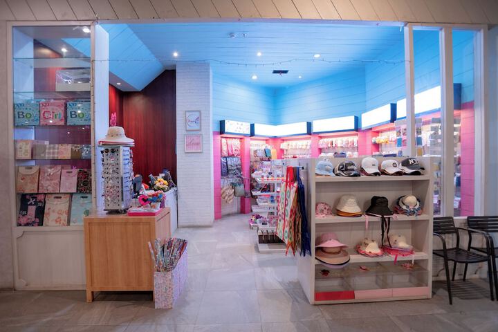 Gift Shop 75 of 125