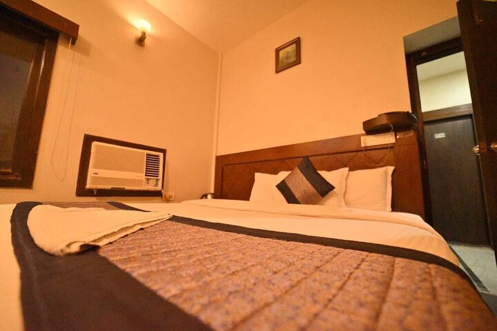 Room 8 of 19