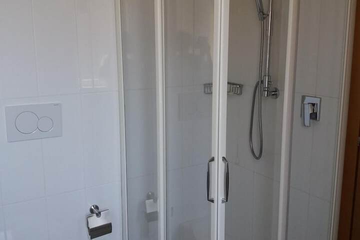 Room 17 of 33