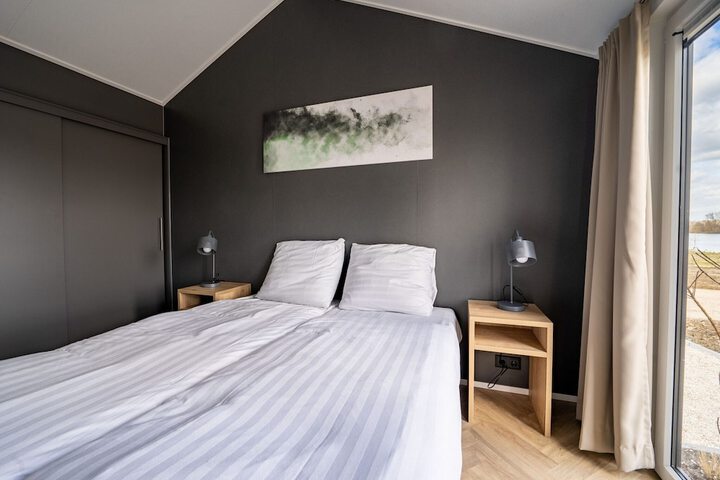 Room 2 of 36