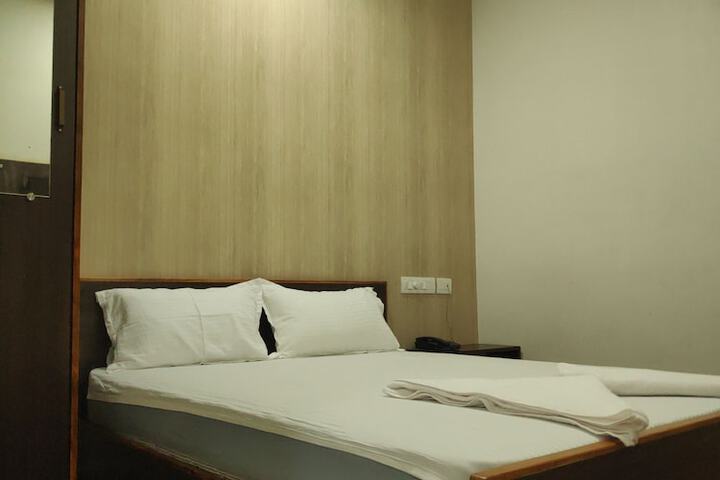 Room 4 of 15