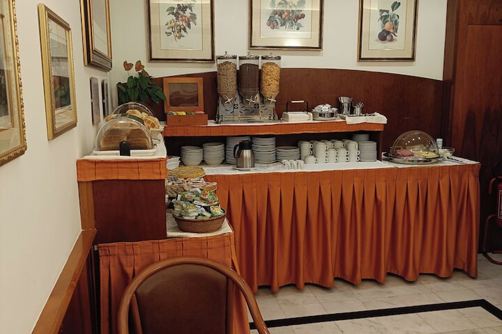 Dining 48 of 56