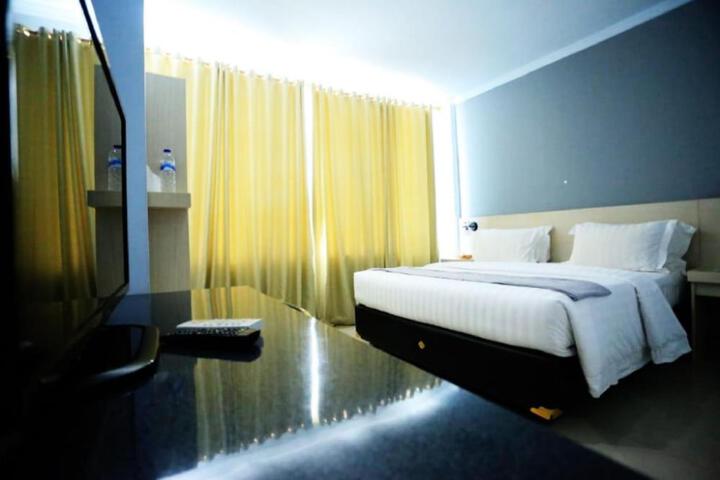 Exterior of Hotel Mulia Indah