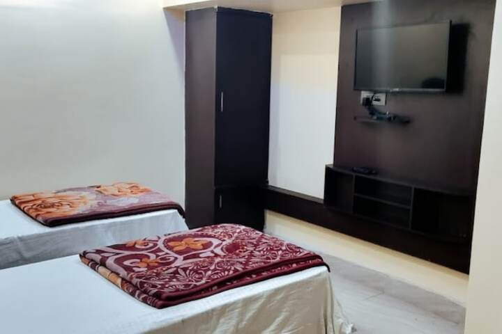 Room 5 of 10