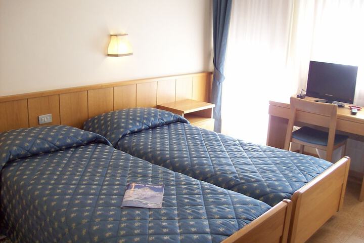 Room 6 of 48