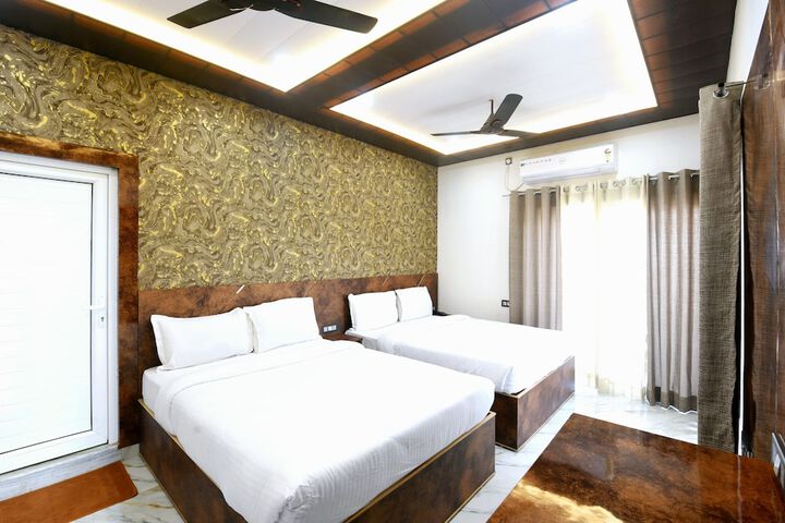 Room 15 of 28