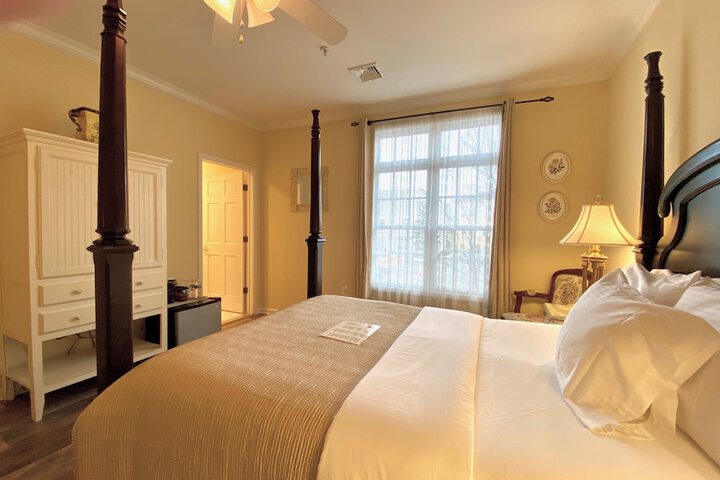 Room 3 of 90