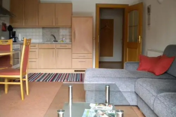 Room 4 of 8