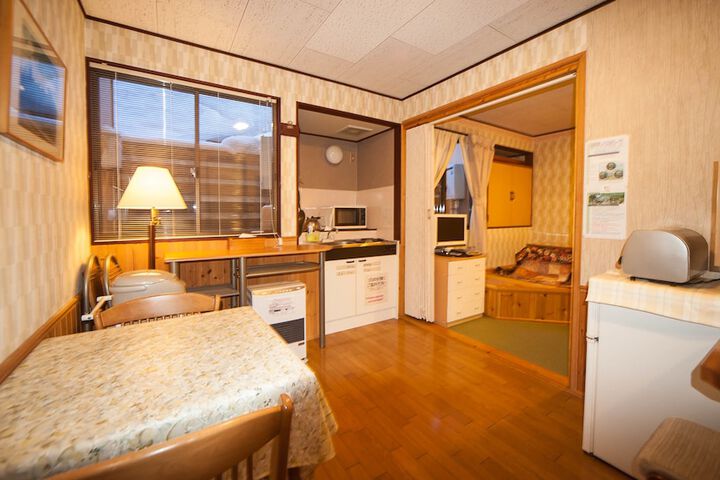 Room 16 of 77