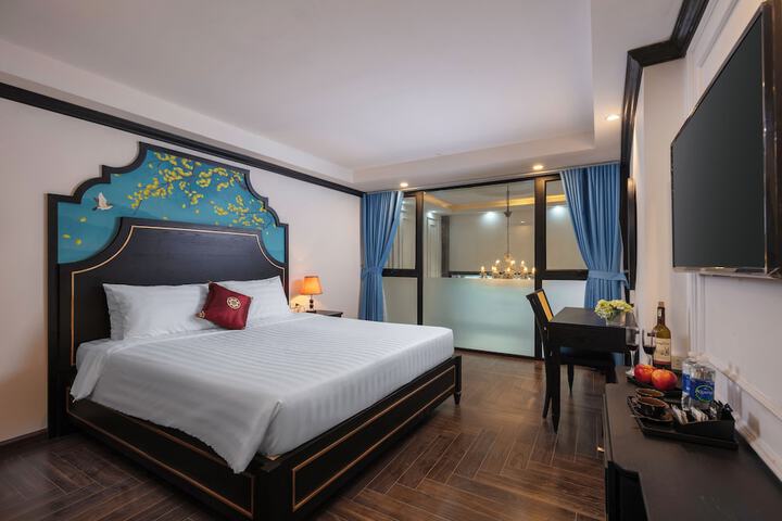 Room 8 of 35