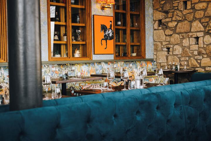 Dining 55 of 76