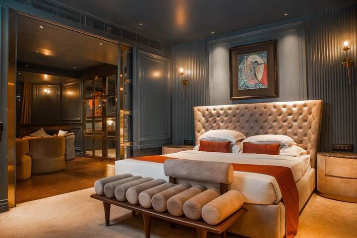 Room 11 of 30
