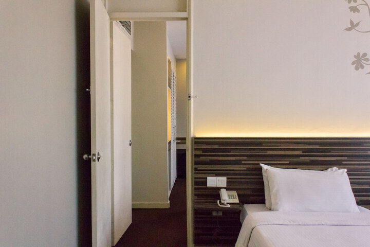 Room 12 of 67