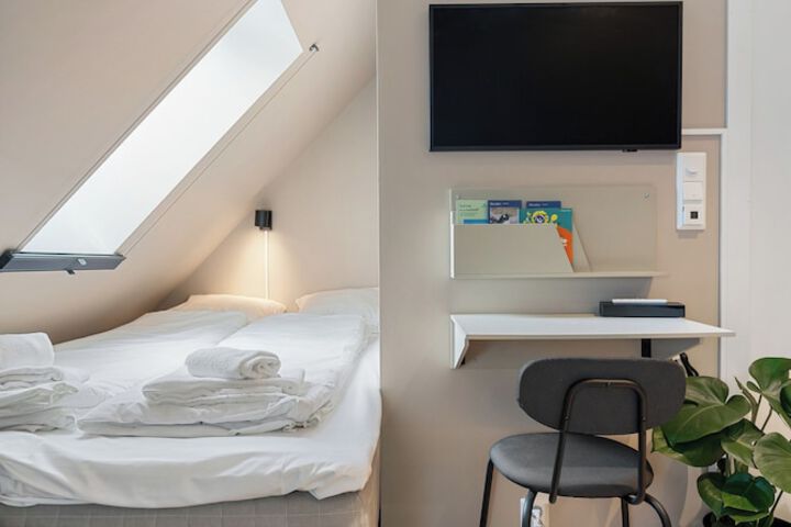 Room 89 of 154