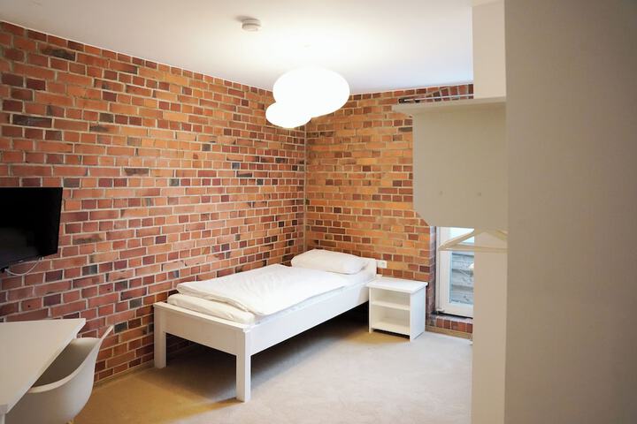 Room 11 of 76