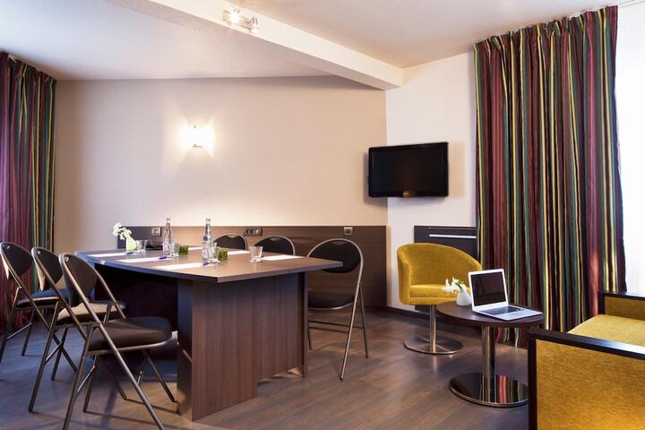 Room 14 of 28