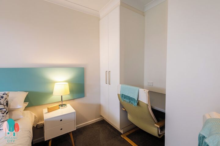 Room 12 of 100