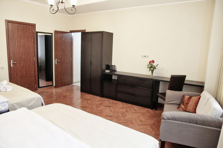 Room 17 of 34