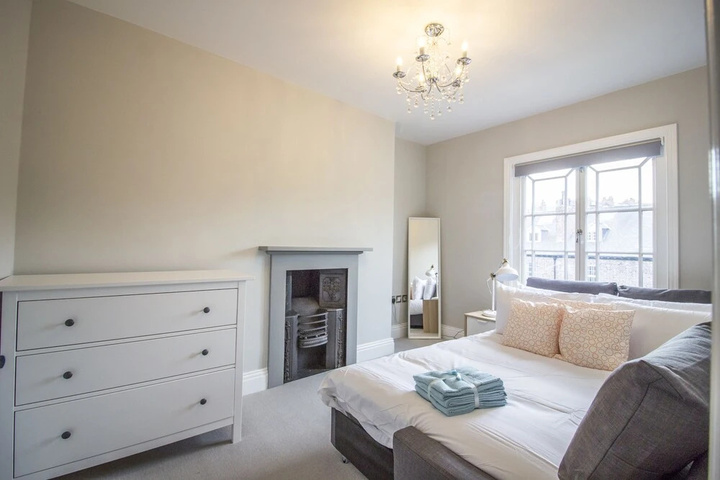 Fantastic 4 5 bed family home mins from York Centre