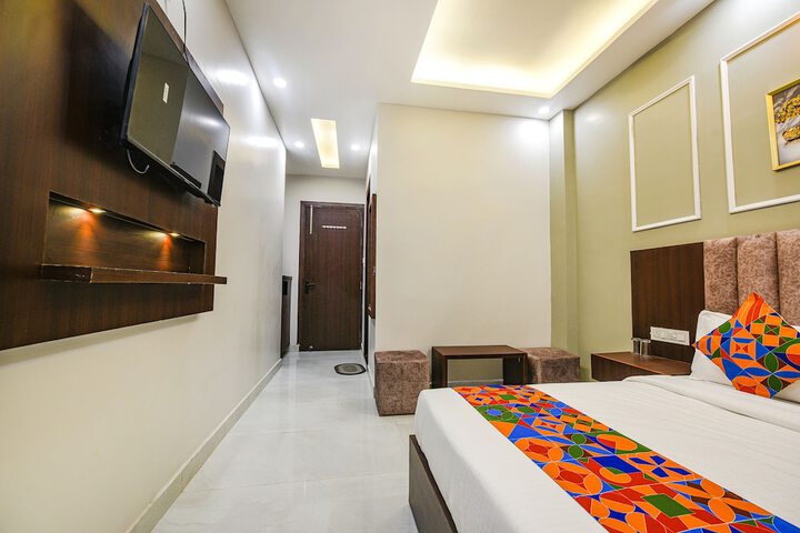 Room 25 of 38