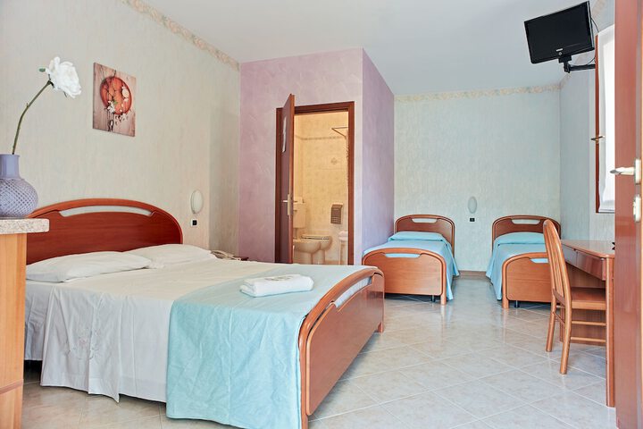 Room 9 of 40