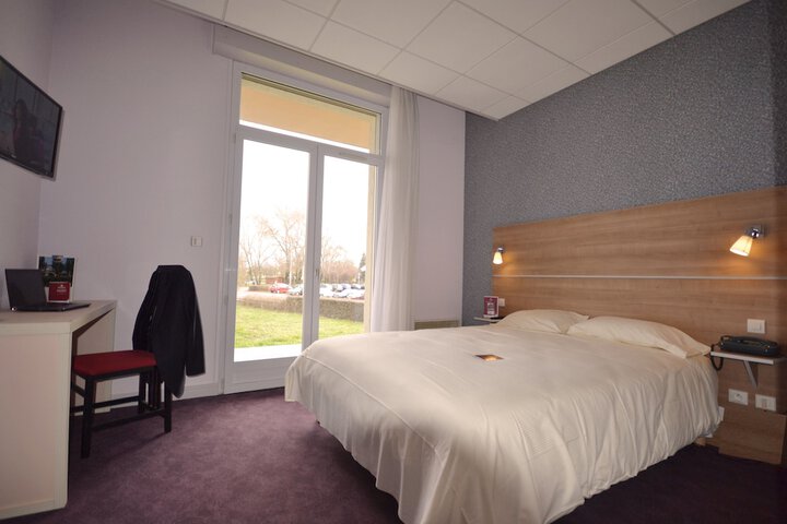 Room 4 of 33