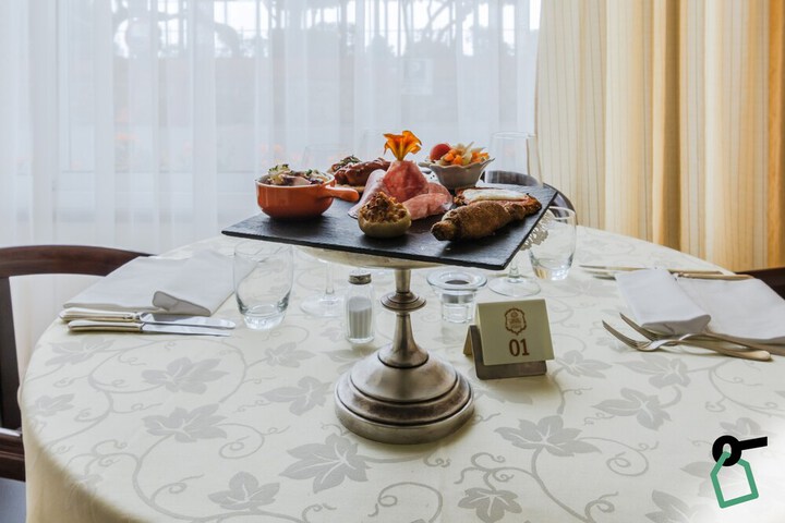 Dining 52 of 72