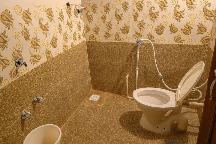 Room 6 of 14