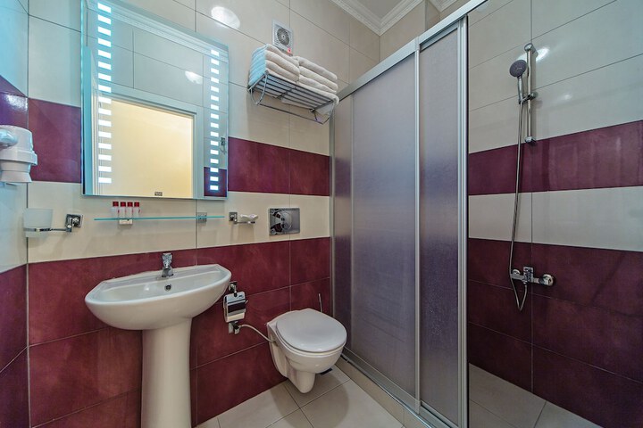 Room 32 of 47
