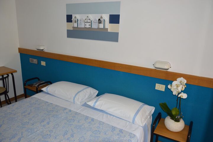 Room 9 of 68