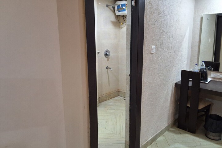 Room 13 of 25