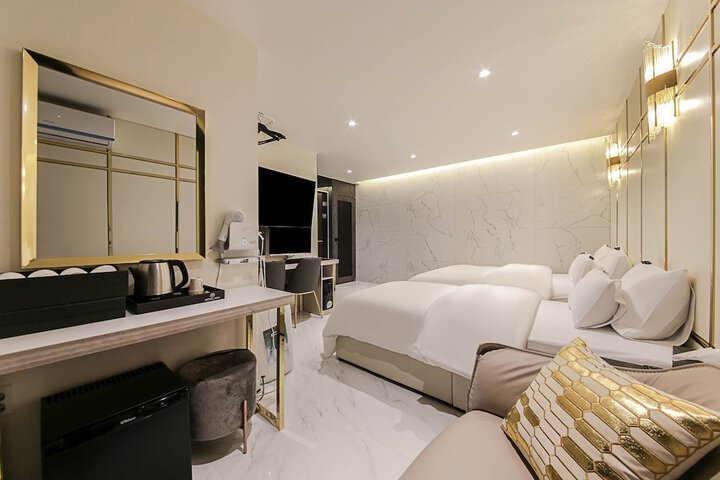Room 15 of 29