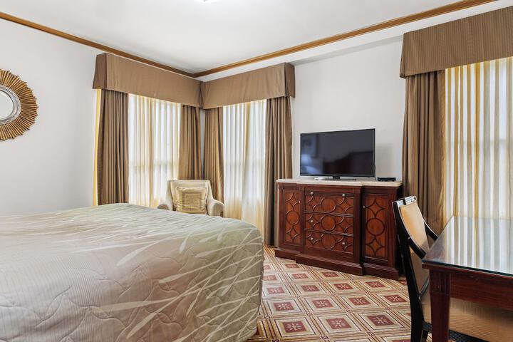1 King Bed (11 of 33)