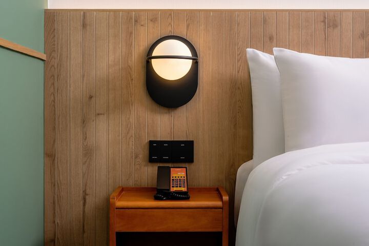 Room 102 of 180