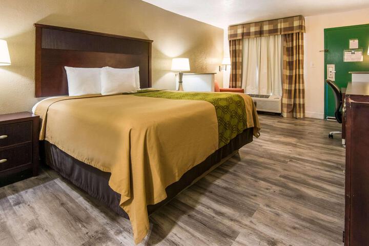 1 King Bed Mobility Accessible (3 of 6)