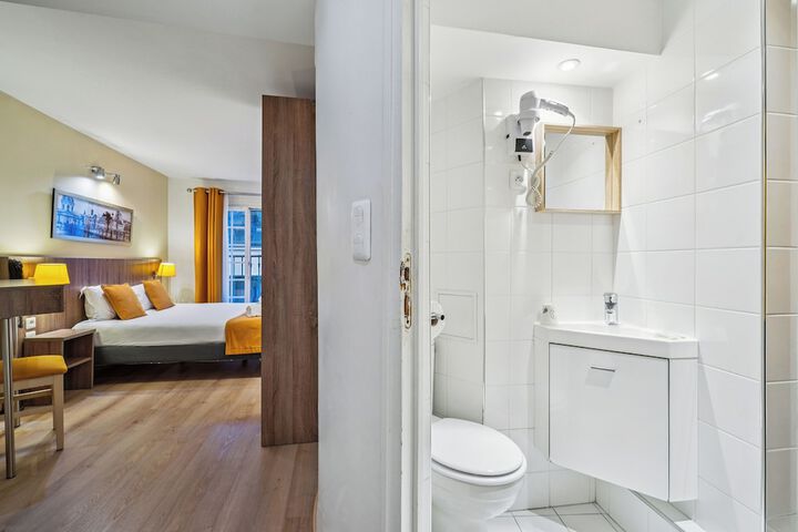 Room 10 of 20