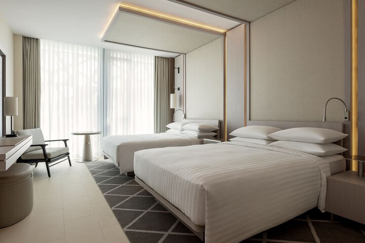 Room 20 of 102